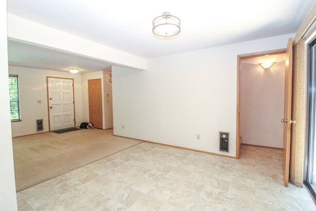 Building Photo - 20912 W Richmond Rd