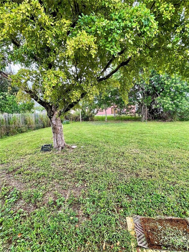 Building Photo - 5532 SW 22nd St