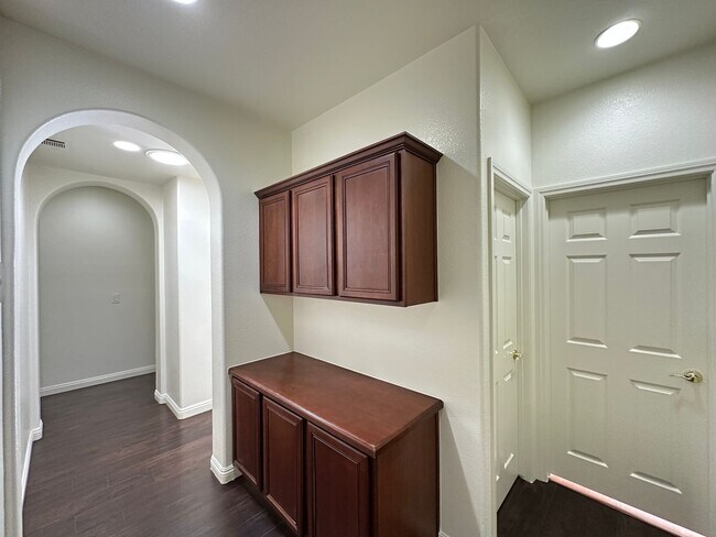 Building Photo - SOLANO AT THE VISTAS