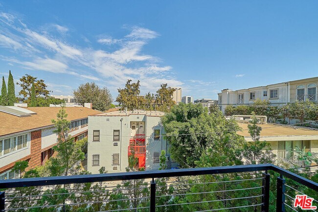 Building Photo - 132 N Swall Dr