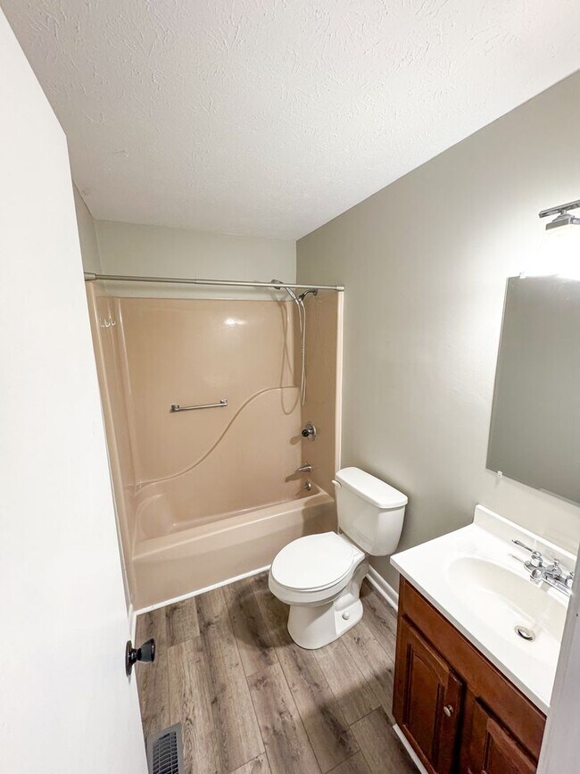 Building Photo - Spacious 4 Bedroom, 2.5 Bath Home in the Heart of Jacksonville, AL!