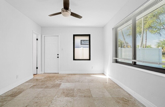 Building Photo - 1430 NE 16th Ave