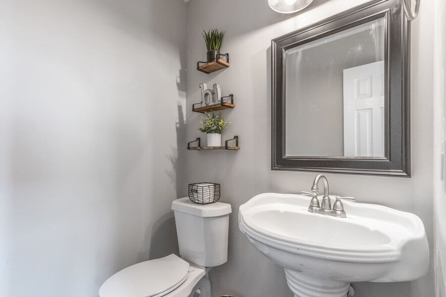 Building Photo - 535 Douthit Ferry Rd