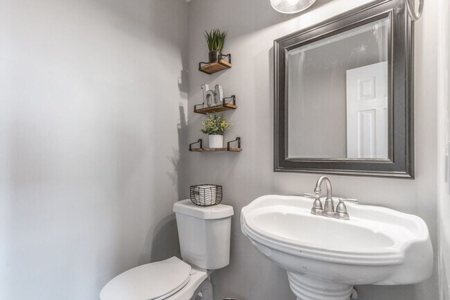 Building Photo - 535 Douthit Ferry Rd