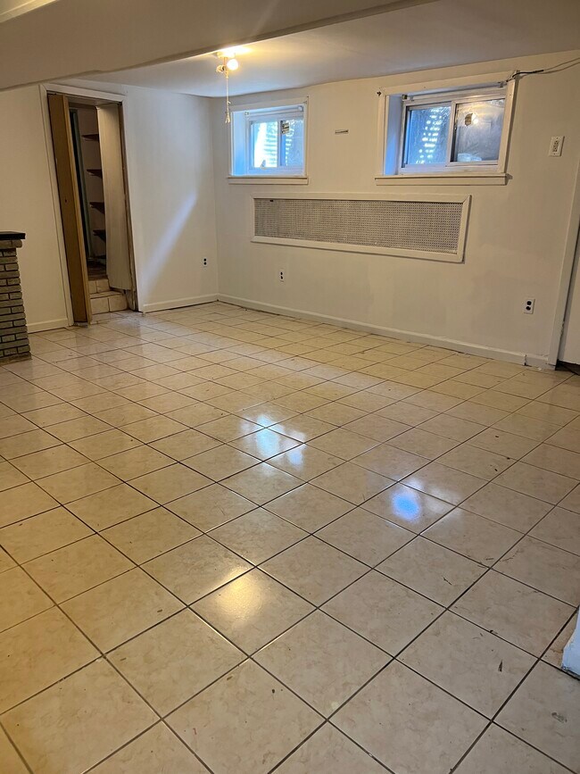 Building Photo - 42 W Ruby Ave