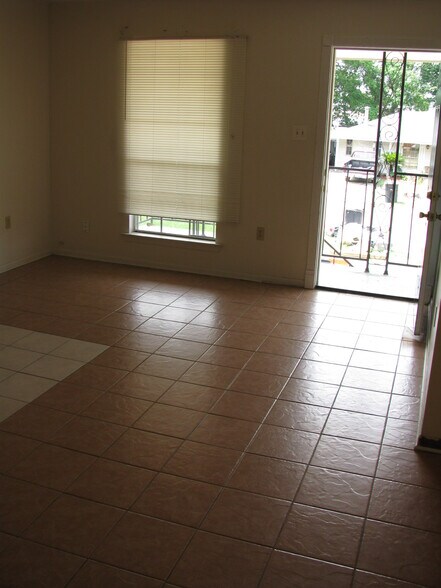 All ceramic tile floor - 9209 Great Smokey Ave