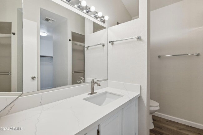 Building Photo - 5644 S 41st Pl