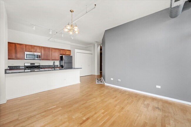 Building Photo - 2323 W Pershing Rd