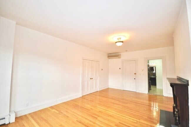 Building Photo - 218 Newbury St