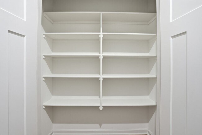 Building Photo - 3 Bed | 2 Bath Luxury Duplex