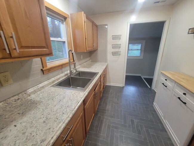 Building Photo - 5234 Old Clyde Rd