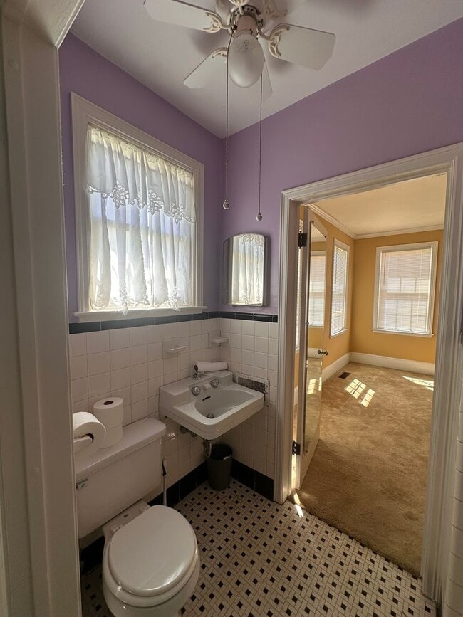 Building Photo - 3 Bed 2 Bath Brick Home with Fenced in Backyard and Additional Living Space