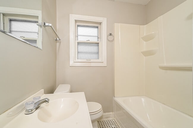 Building Photo - Fantastic 2bd/1ba home! Let yourself in!