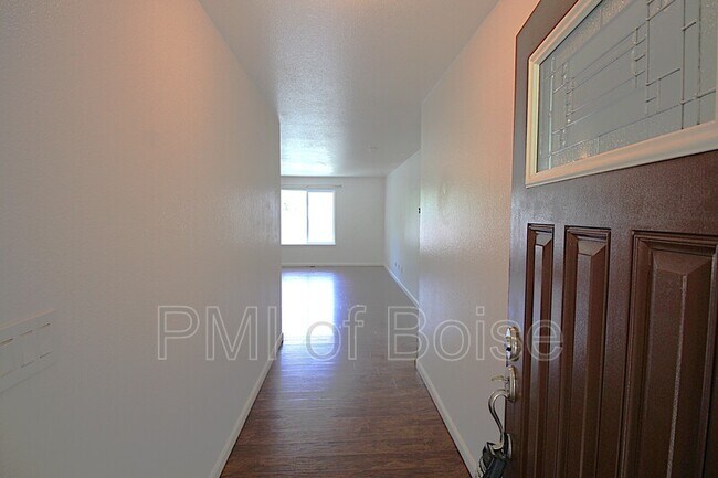 Building Photo - 1160 S Ruler Ave