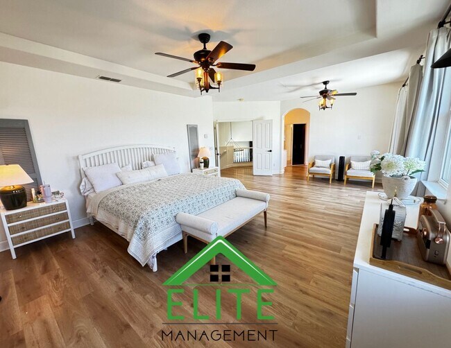 Building Photo - Scenic View Balcony and Beautiful 4-Bedroo...
