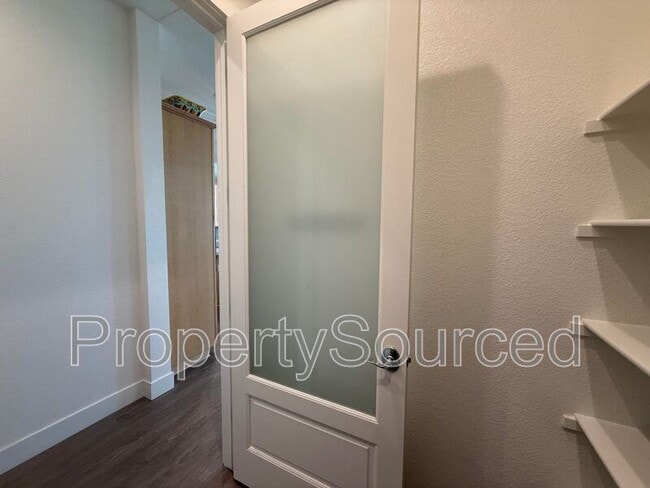 Building Photo - 1136 Crescent Ave