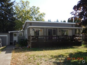 Building Photo - Cozy 3 bedroom