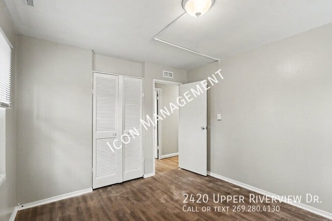 Building Photo - 2420 Upper Riverview Dr