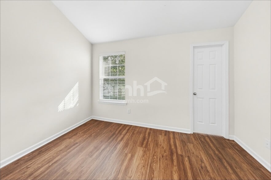 Building Photo - 119 Hidden Creek Dr