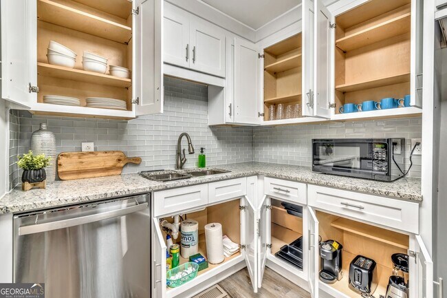 Building Photo - 4589 Ryan Rd