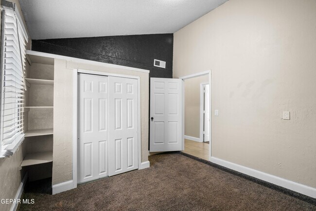 Building Photo - 450 Sunrise Hills Dr
