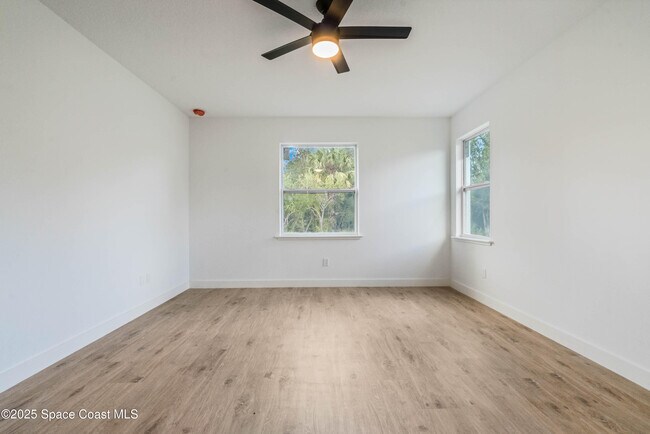 Building Photo - 521 Garbelmann St