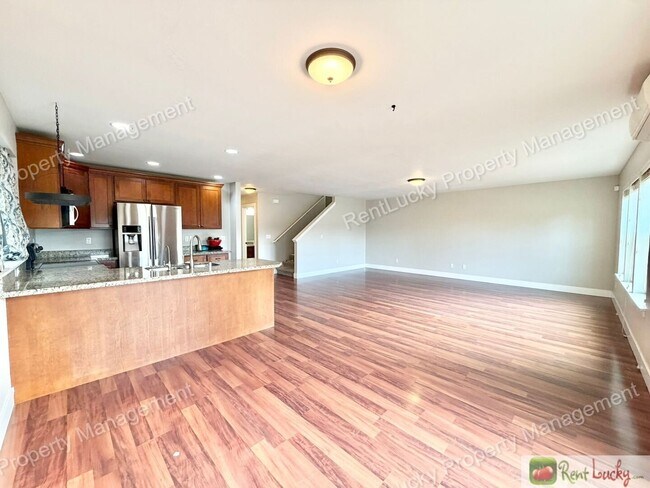 Building Photo - 6826 S J St