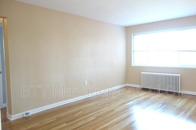 Building Photo - Brentwood Apartments