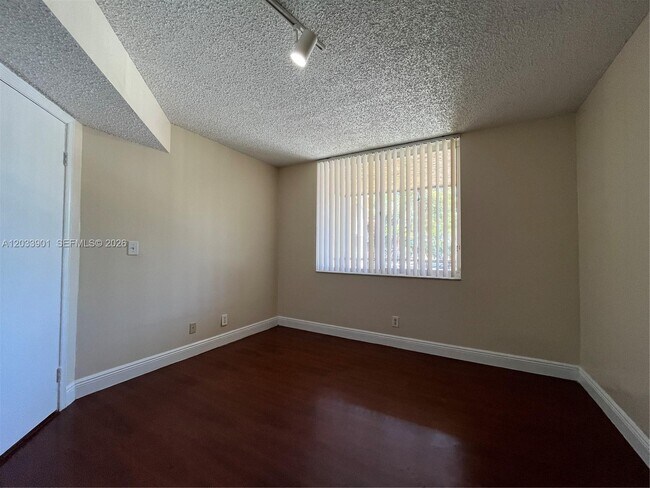 Building Photo - 4015 W McNab Rd