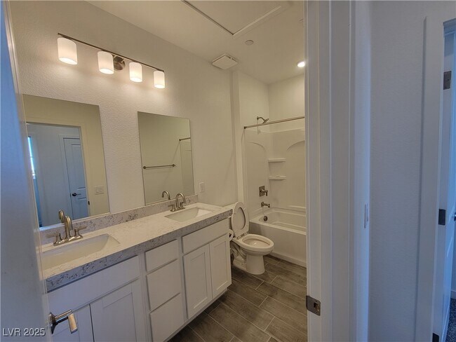 Building Photo - 187 Jaldena Ln