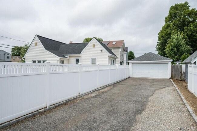Building Photo - 23 Rosebud Ave