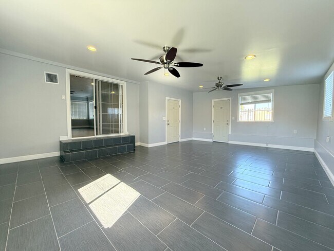 Building Photo - 6660 Charlesworth Ave