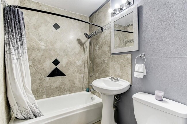 Building Photo - 9005 Cheer St