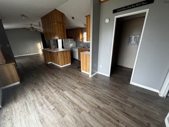 Building Photo - 1102 E Spring St