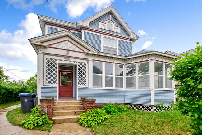Primary Photo - 310 Fulton St