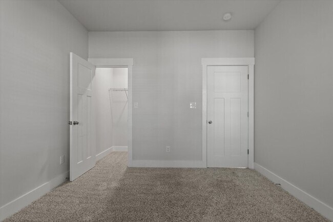 Building Photo - 150 Rugby Dr