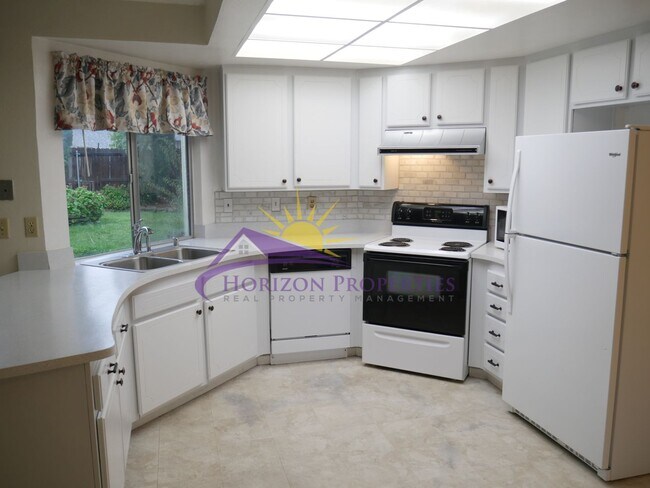 Building Photo - Spacious 4 Bed 2 Bath 1,575 sqft Lincoln V...