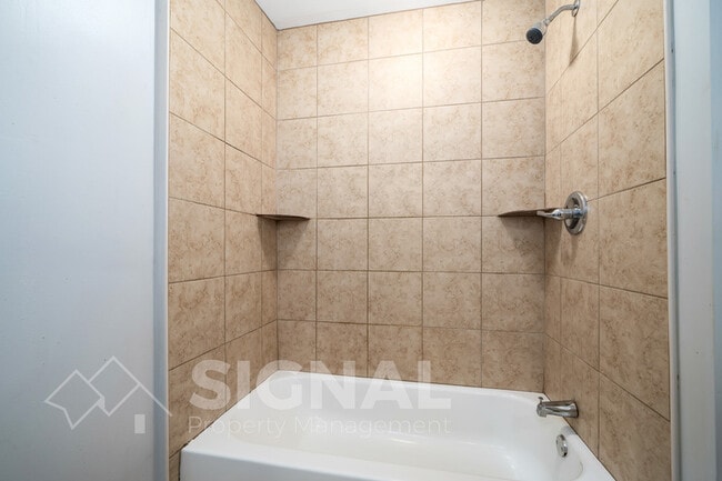 Building Photo - 1421 Rayfield Dr