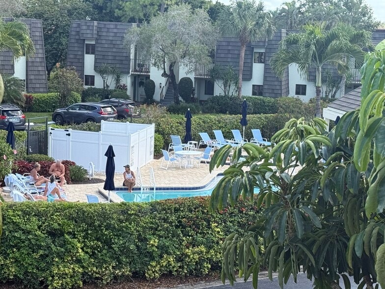 Building Photo - 1645 Spoonbill Ln