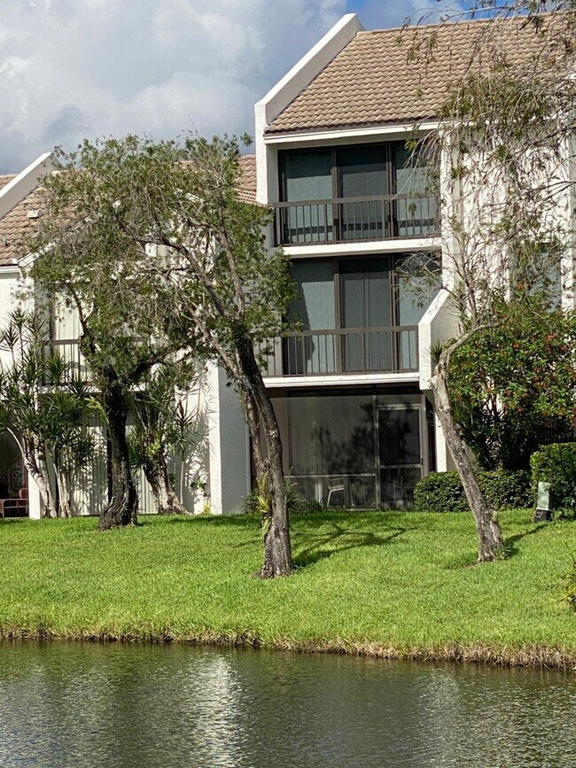 Building Photo - 2104 Bridgewood Dr