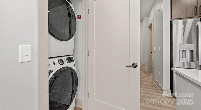 Building Photo - 2025 Cleveland Ave