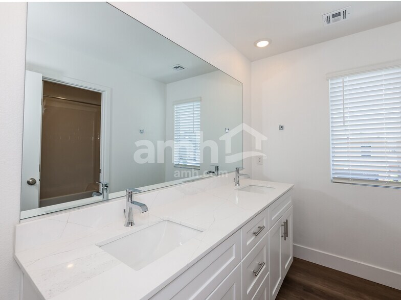 Building Photo - 9506 Aldersyde Dr