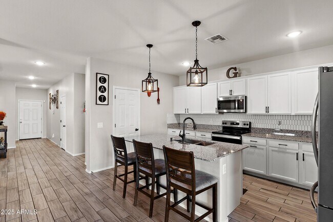 Building Photo - 242 Pacific Dr