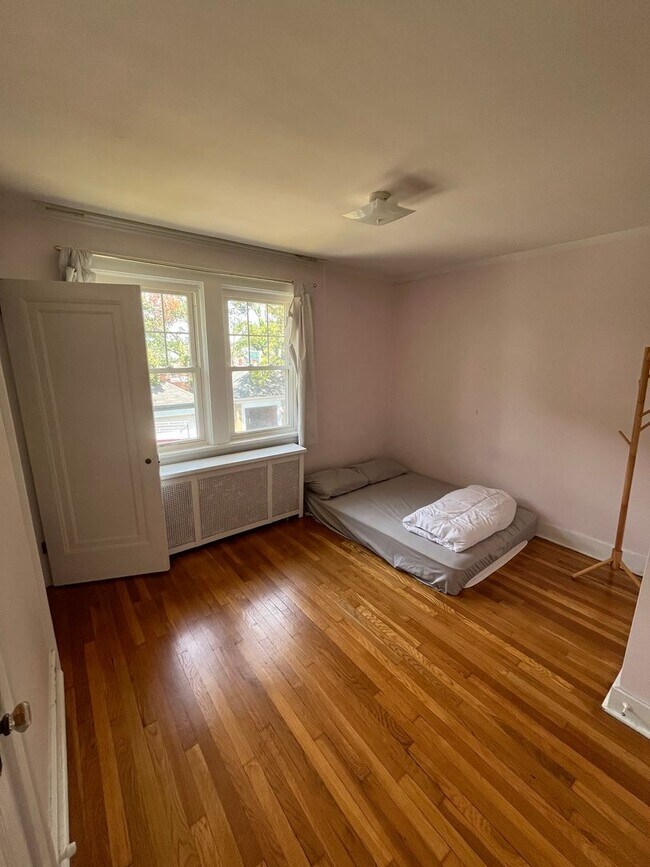 Building Photo - 3 Bedroom Squirrel Hill Home Available Now!