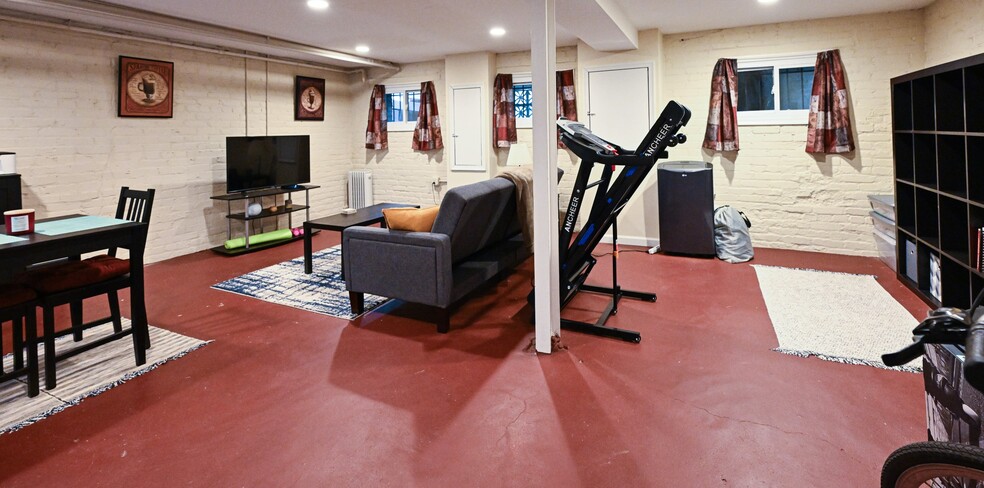 Living Room - 2008 Klingle Rd NW