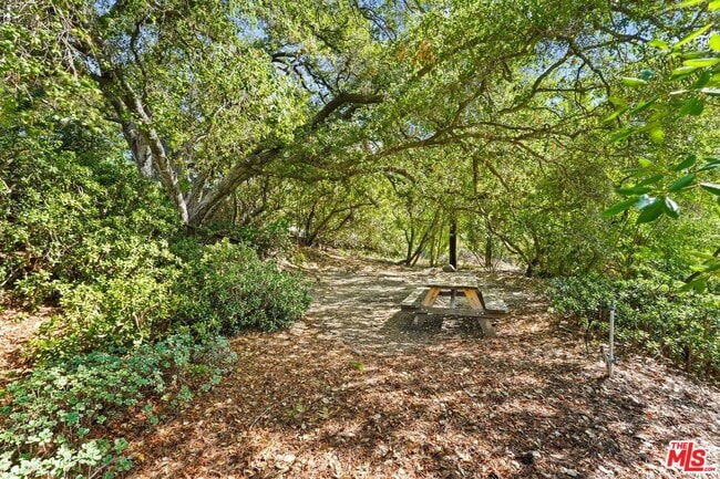 Building Photo - 21277 Entrada Rd