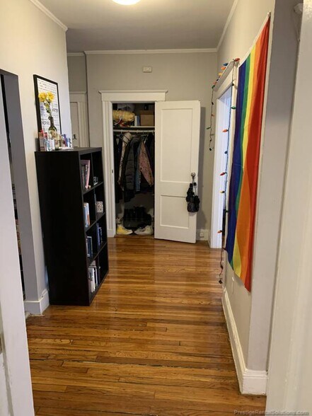 Building Photo - 170 Kelton St