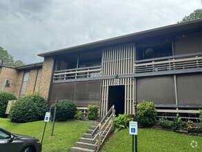 Building Photo - 2812 Georgetown Dr