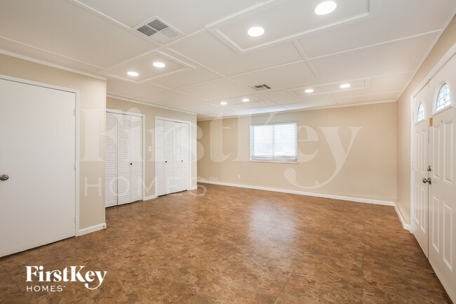 Building Photo - 5925 Pebble Beach Blvd