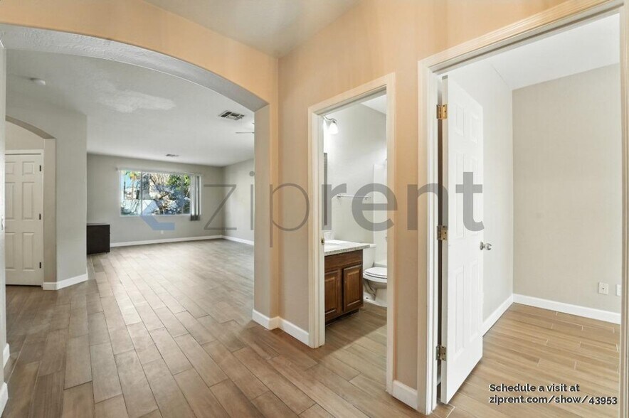 Building Photo - 6841 S 26th Pl